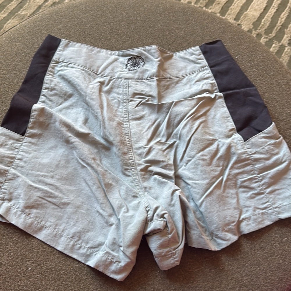 Wild Roses Shorts size small - Picture 2 of 3